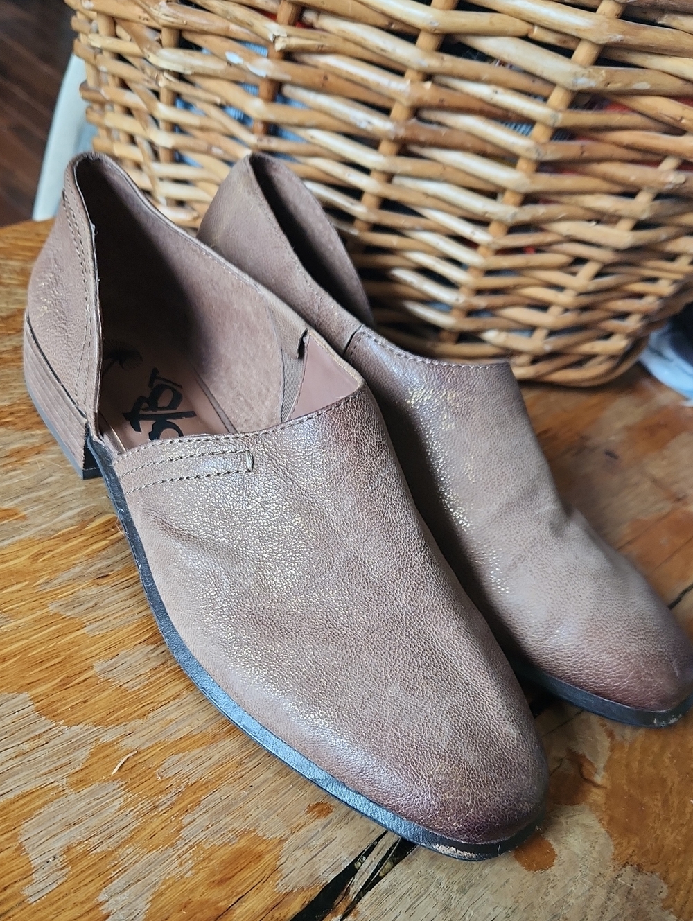 OTBT sz 8 Coyote Gold Sheen Leather Cutout Flats Brown